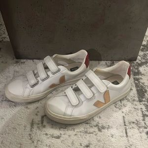 Women’s Veja Sneaker